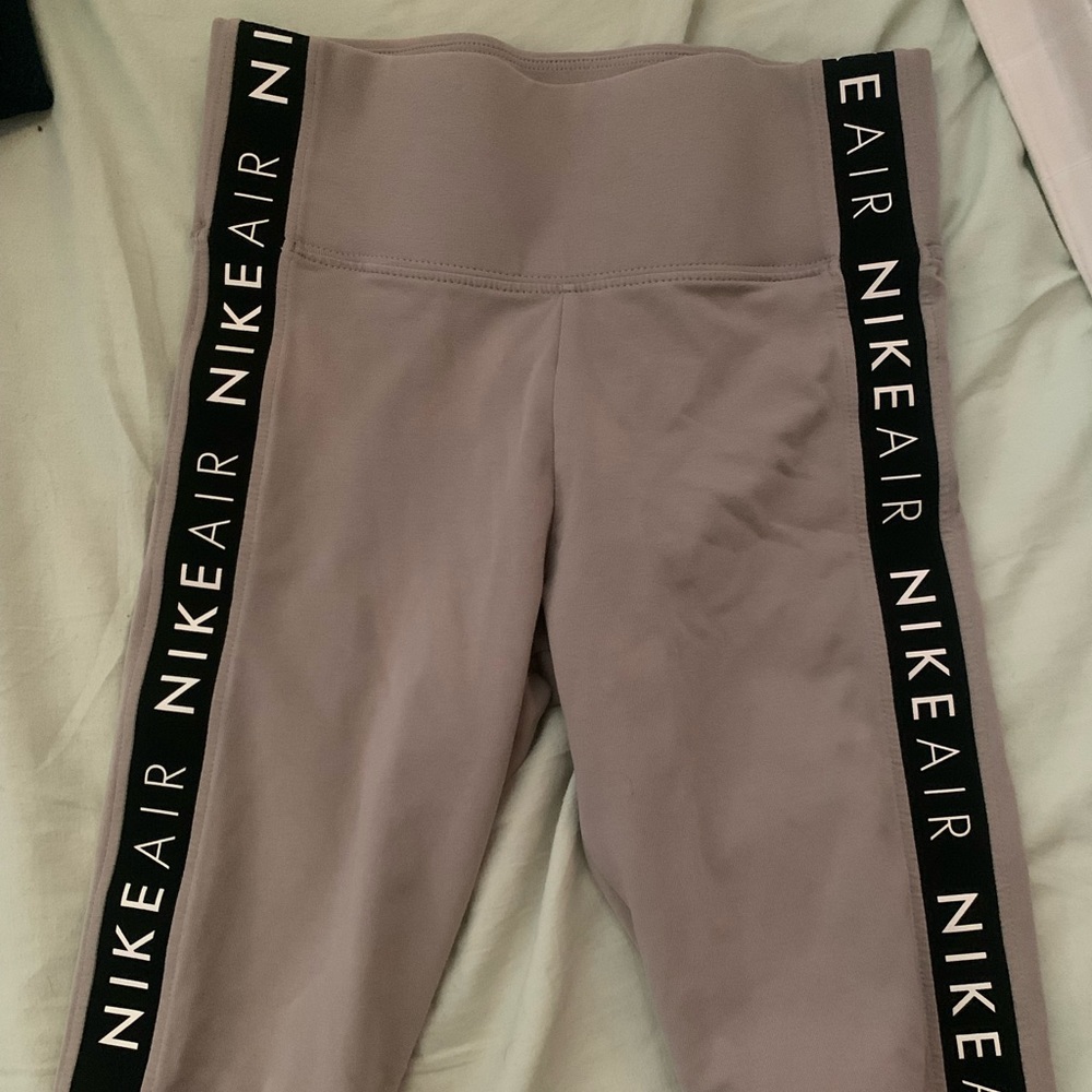 Nike Air Leggings, women’s size small! great condition!